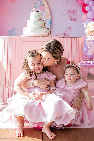0111 - Maria Eduarda 4 anos e Manuela 1 ano - DF4_1755