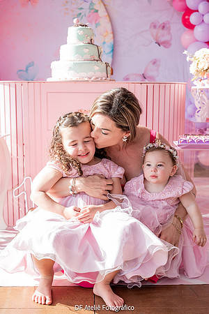 0111 - Maria Eduarda 4 anos e Manuela 1 ano - DF4_1755